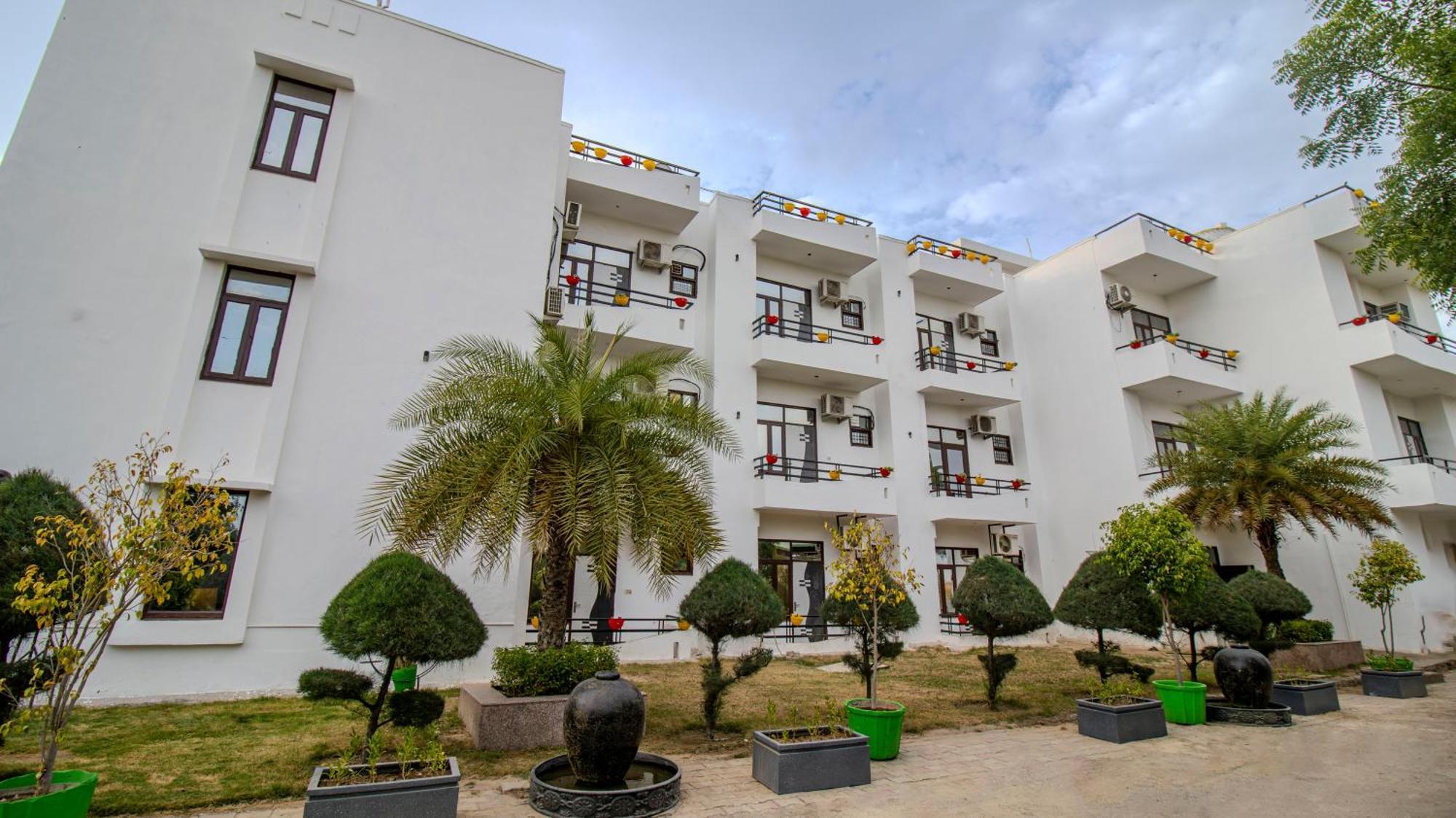 Elegance Resort Vrindāvan Extérieur photo