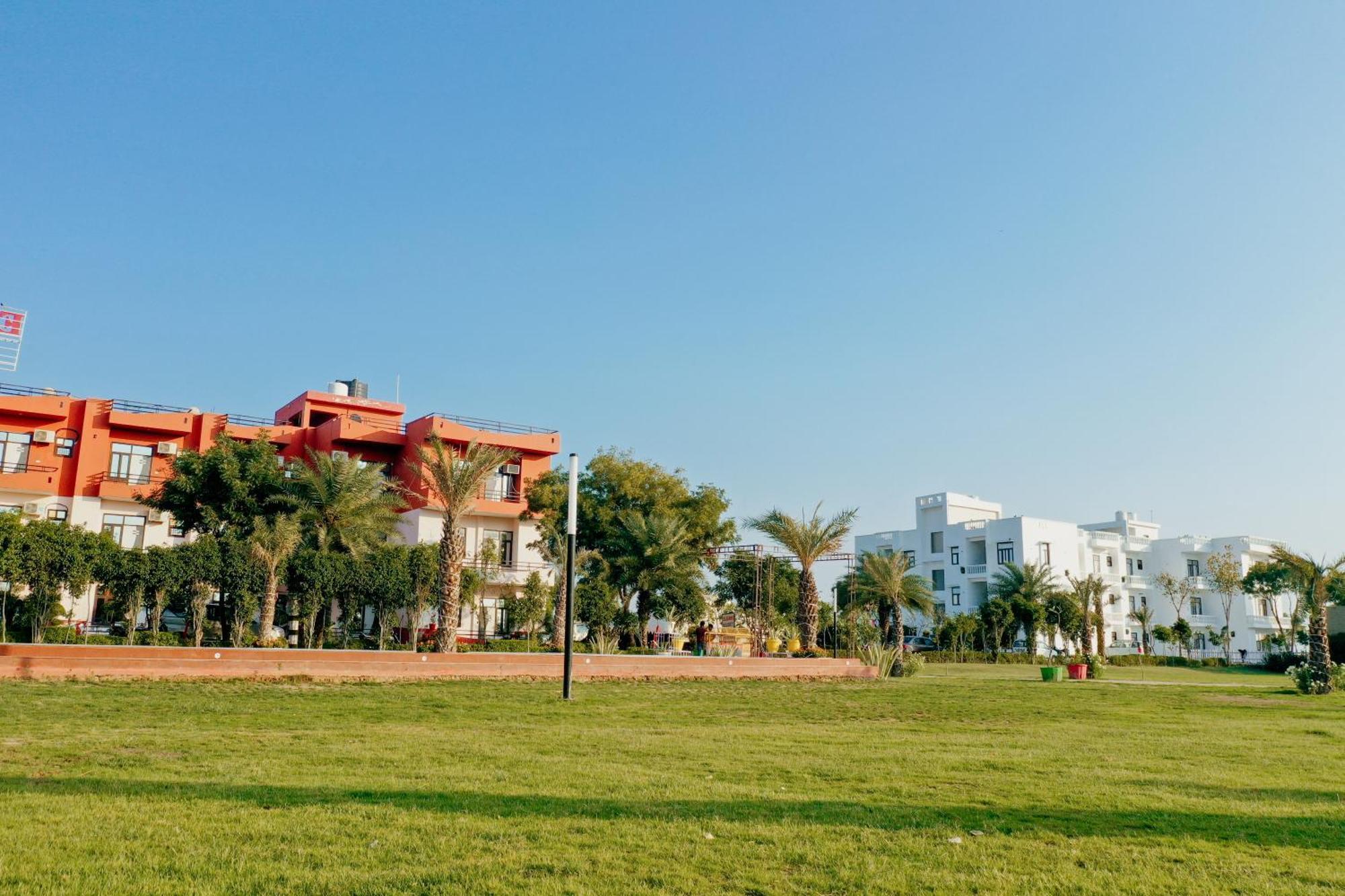 Elegance Resort Vrindāvan Extérieur photo