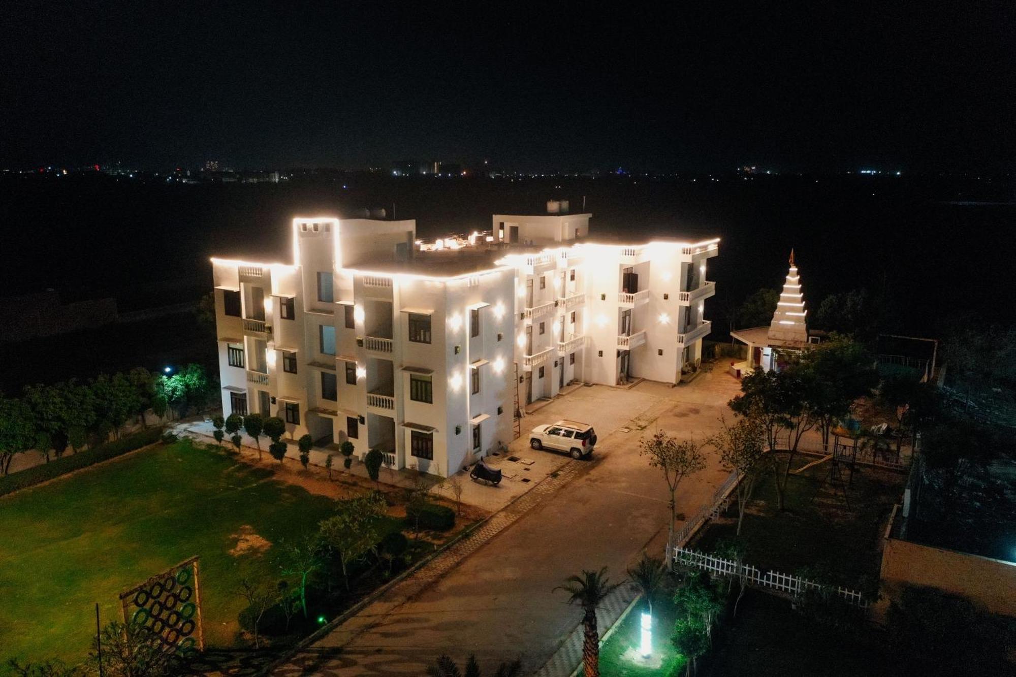 Elegance Resort Vrindāvan Extérieur photo