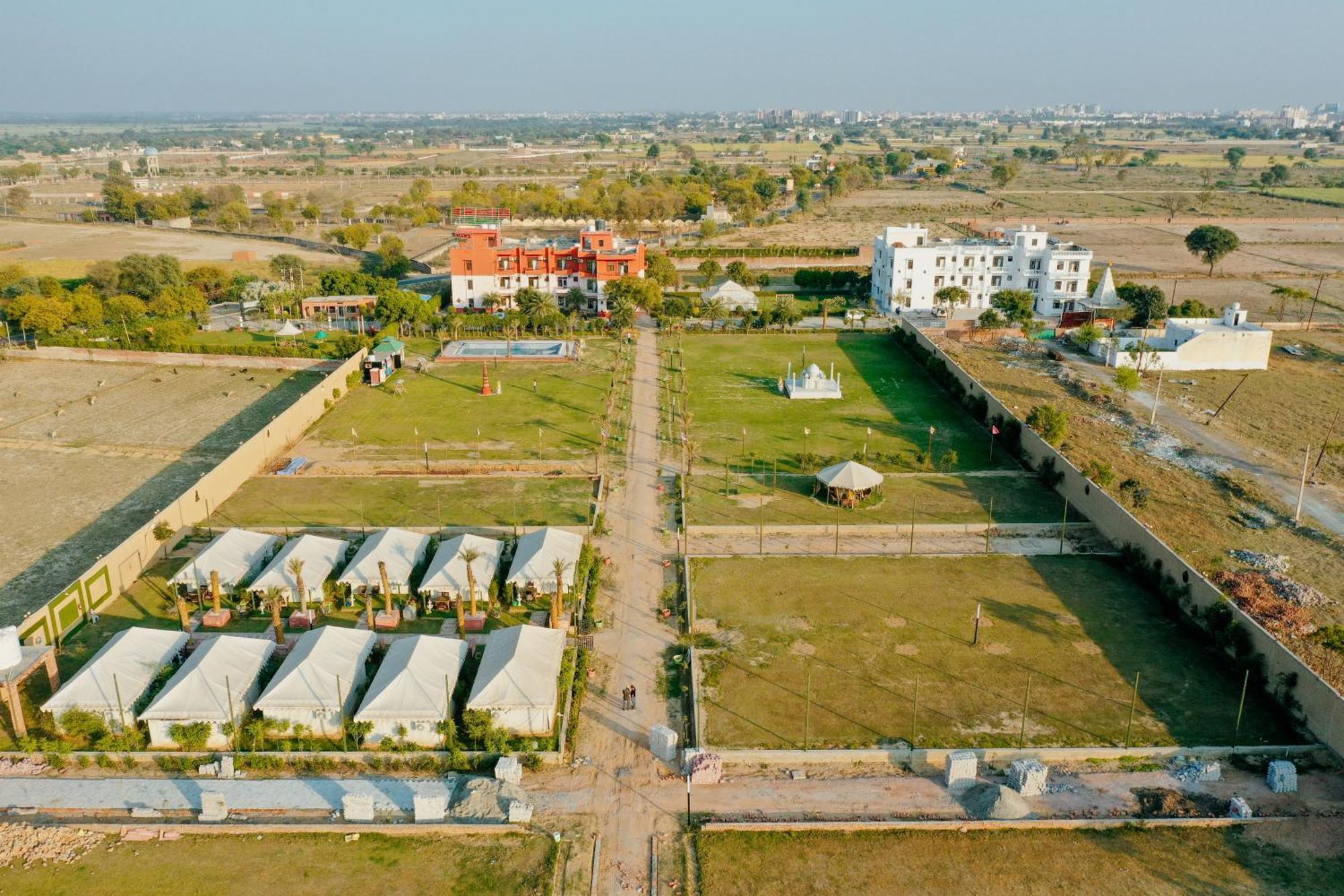 Elegance Resort Vrindāvan Extérieur photo